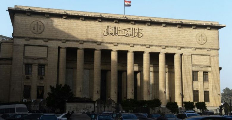 تخفيف أحكام الإعدام على ستة مدانين بتشكيل “خلية إرهابية” في مصر إلى السجن المؤبد