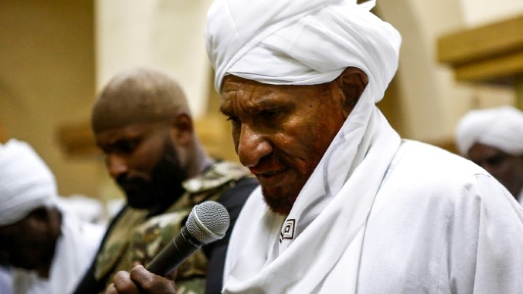 الصادق المهدي يؤيد دعوات المتظاهرين في السودان: البشير يجب أن يرحل