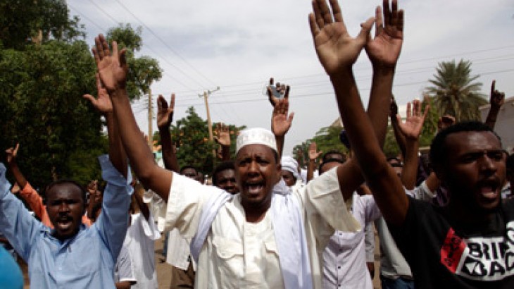 الشرطة تفرق وقفات احتجاجية في الخرطوم وسط محاولة اختطاف فاشلة لطائرة سودانية