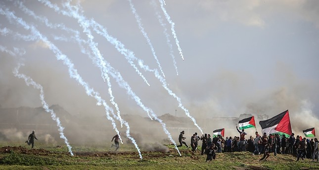 إصابة 21 متظاهرًا فلسطينيًا برصاص الاحتلال وقنابل الغاز شرقي قطاع غزة