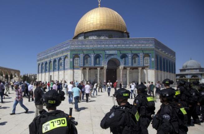 القدس .. شرطة الاحتلال الإسرائيلي تقتحم مُصلى “قبة الصخرة”