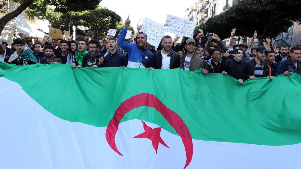 مظاهرات احتجاجية واسعة في الجزائر 