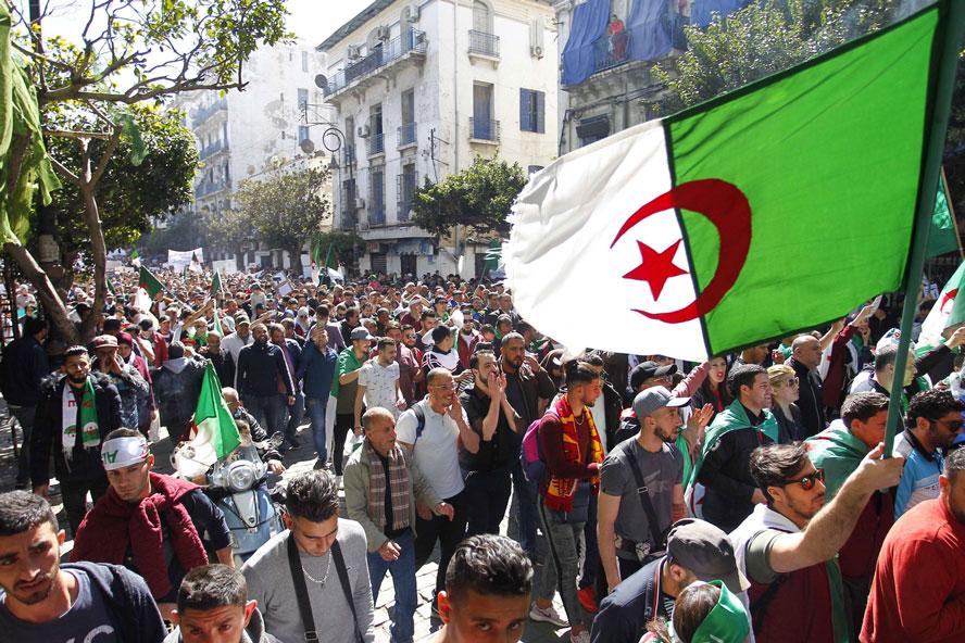 الجزائر.. نقابات التعليم ترفض دعوة حكومية 