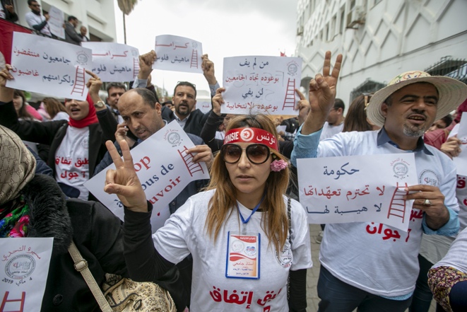 مسيرة لمئات الأساتذة الجامعيين بتونس للمطالبة بتحسين أوضاعهم