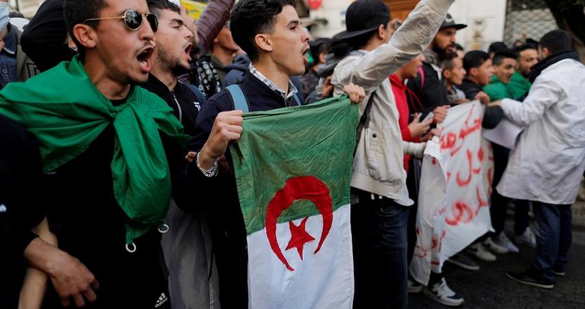 المحامون الجزائريون ينوون العودة إلى الشارع مجدداً بالتزامن مع مظاهرات الطلبة