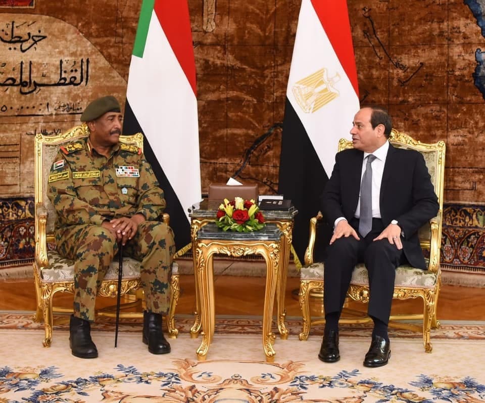 رئيس المجلس العسكري الانتقالي السوداني يلتقي السيسي في القاهرة