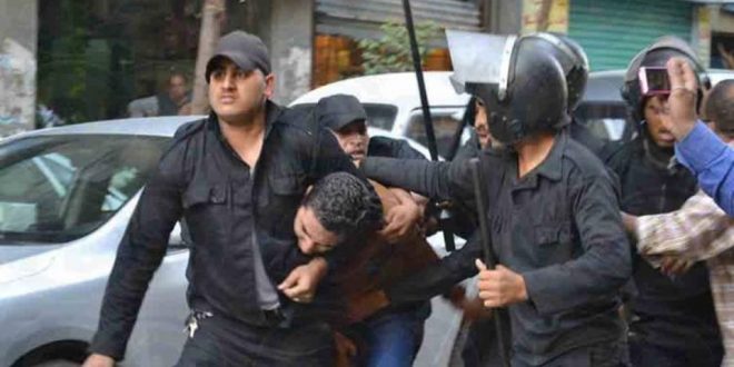 تقرير حقوقي: 27 صحافياً وإعلامياً محتجزون في السجون المصرية