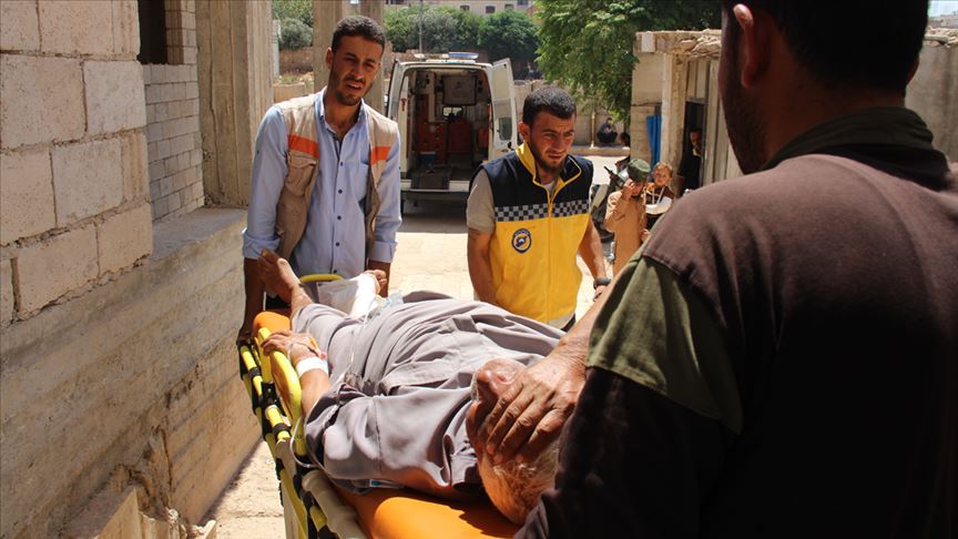 مقتل 3 أطفال وامرأة في قصف للنظام السوري على مخيم للنازحين في إدلب