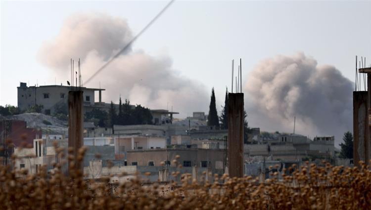 12 قتيلًا من المدنيين جراء قصف جوي على ريفي إدلب وحماة