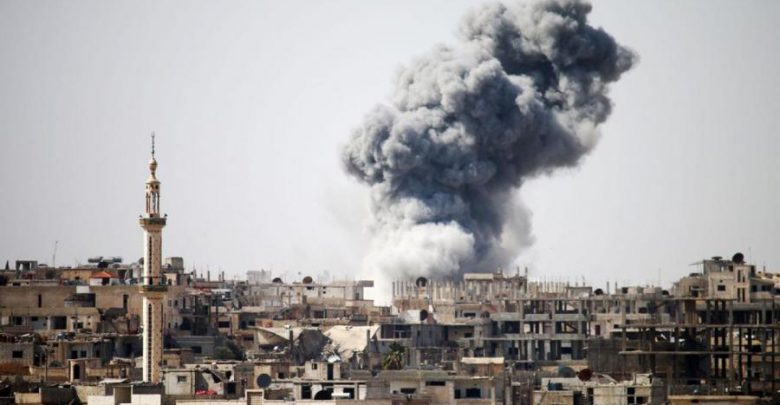 المرصد السوري: مقتل وإصابة 26 مدنياً في قصف جوي على ريف إدلب