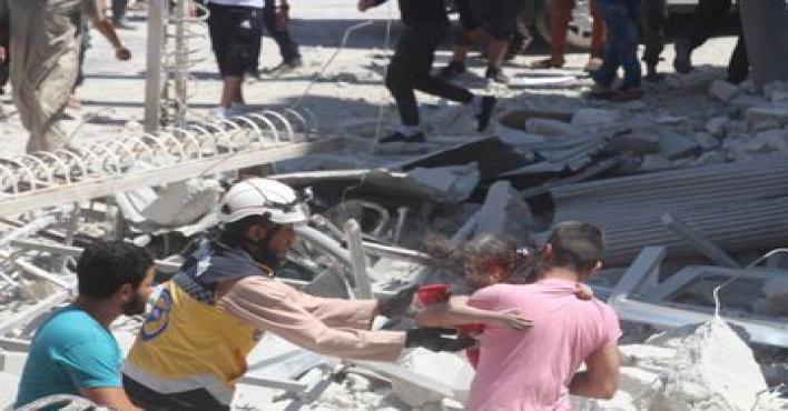 مقتل ثلاثة أطفال وإصابة 30 شخصا في قصف جوي للنظام السوري على ريفي حماة وإدلب