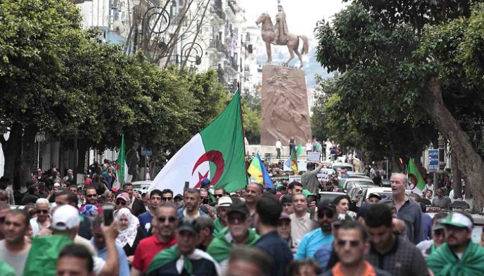 عمال شركات رجال الأعمال الجزائريين المتهمين بالفساد يحتجون بسبب تأخر رواتبهم