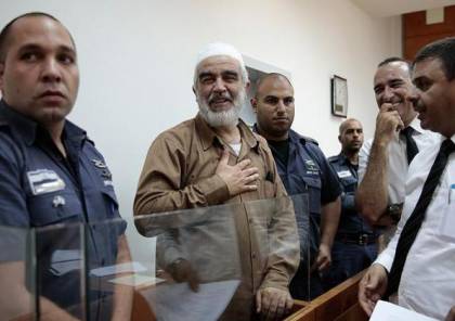 القدس .. محكمة إسرائيلية تمدد القيد الإلكتروني على الشيخ صلاح 3 أشهر