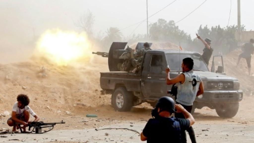 قوات حفتر تعلن استهداف طائرة حربية لحكومة الوفاق الليبية في مطار مصراتة