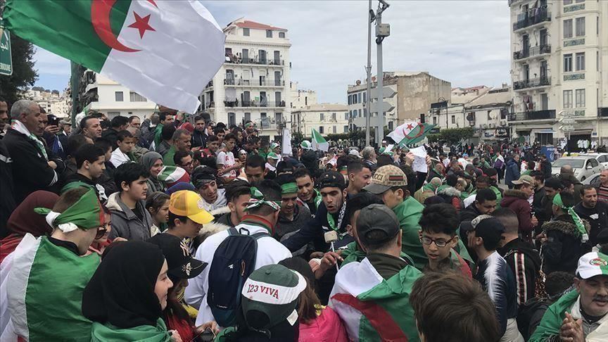 الجزائر.. مسيرة طلابية رافضة للحوار تصل مقر “الوساطة” بالعاصمة‎