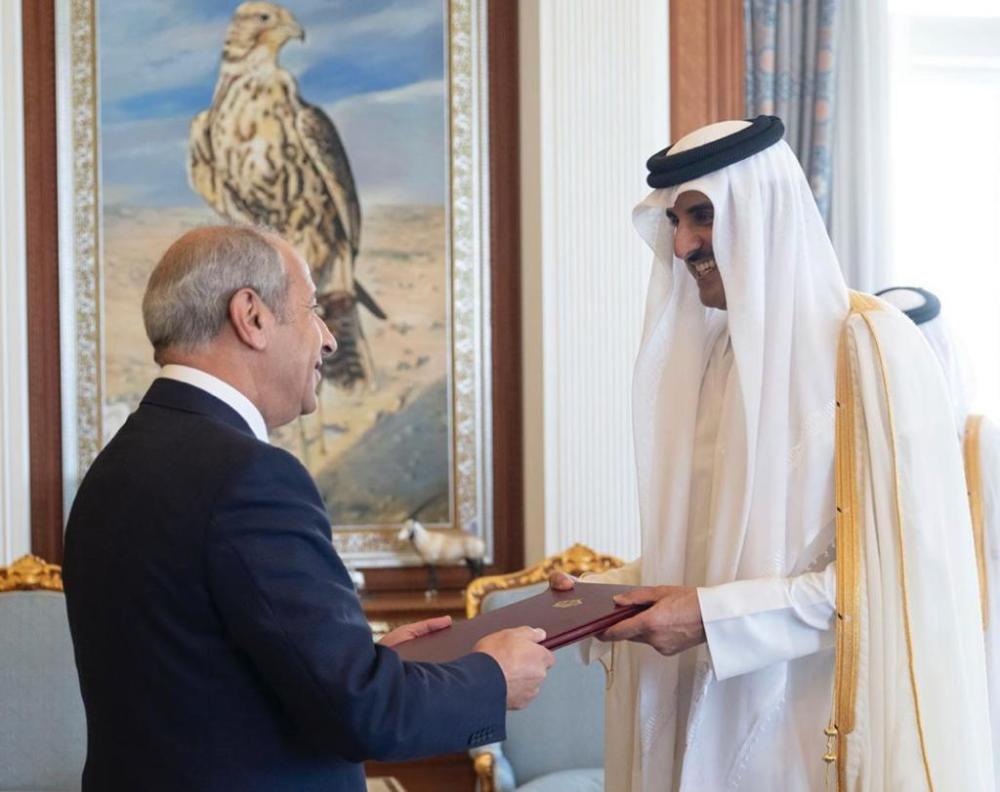 أمير قطر يتسلم أوراق اعتماد سفير الأردن