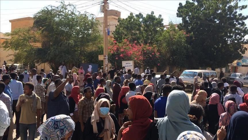 آلاف الطلاب يتظاهرون غربي السودان للمطالبة بالخبز والوقود