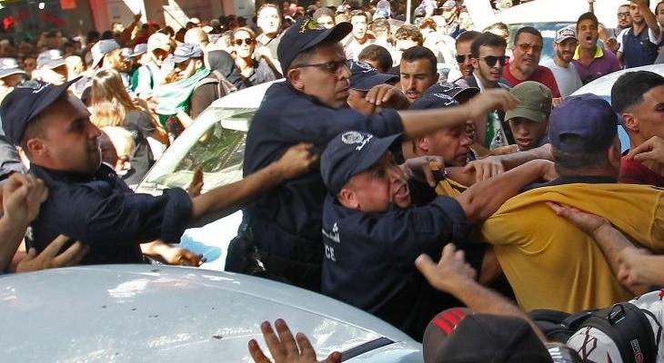 الجزائر: الشرطة تقمع المظاهرة الـ33 للطلبة