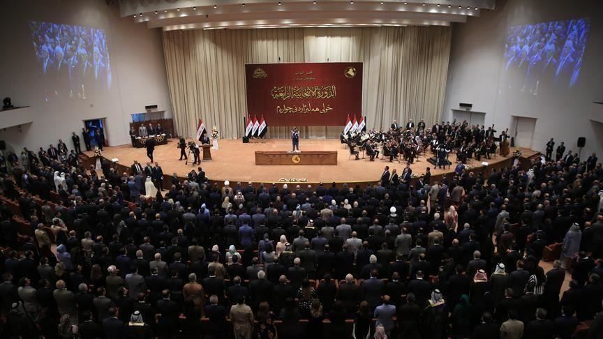 البرلمان العراقي يحل مجالس المحافظات لتهدئة المحتجين