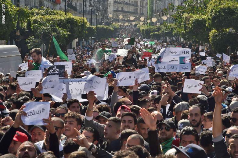الجزائر.. مظاهرات حاشدة في الجمعة الـ34 تحت شعارات رافضة لـ”رهن البلاد”