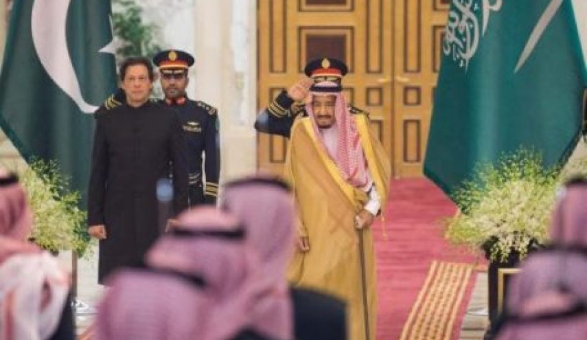 عمران خان في الرياض للتهدئة بين السعودية وإيران