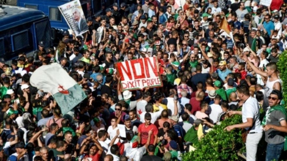 الطلاب في الجزائر يتظاهرون للثلاثاء الـ35 على التوالي ضد النظام
