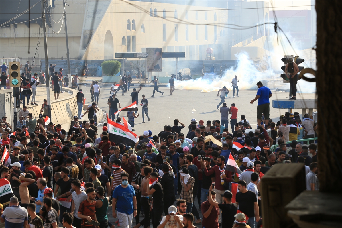 احتجاجات العراق في يومها الثالث.. غاز في بغداد واعتقالات بميسان والبصرة
