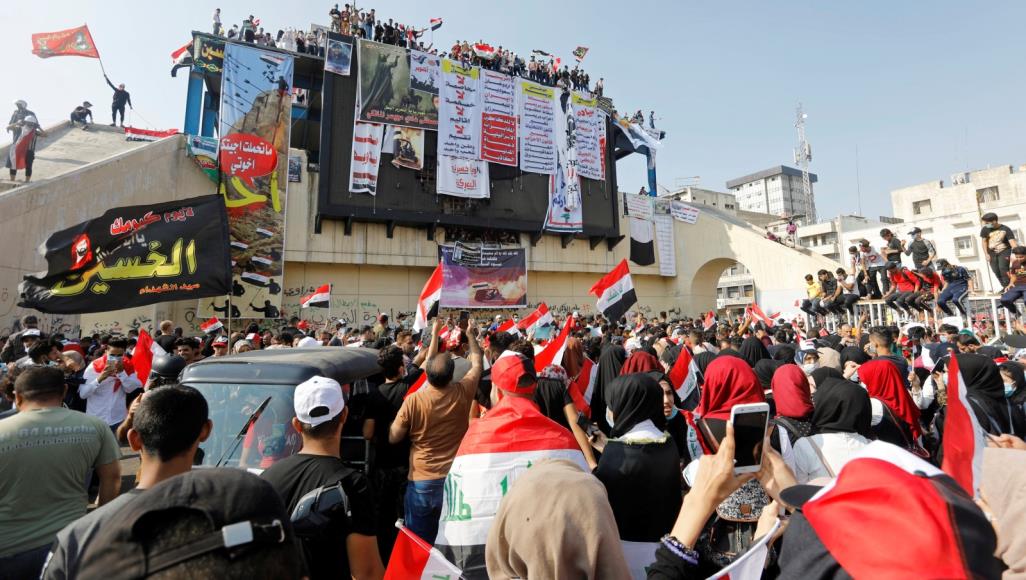 العراقيون يتدفقون إلى الشوارع للمشاركة بأكبر احتجاج منذ سقوط نظام صدام