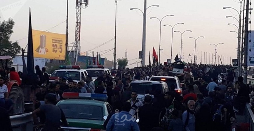محتجون عراقيون يغلقون معبراً برياً مع إيران وحقلاً للنفط