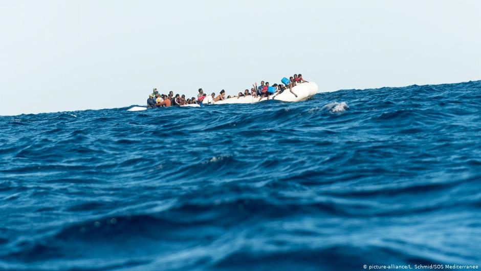 ضبط 28 مرشحاً مغربياً للهجرة السرية كانوا على متن قارب مطاطي