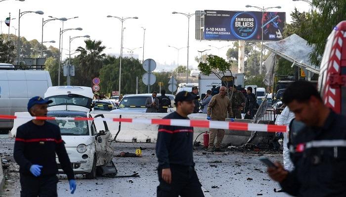 مقتل انتحاريين وضابط شرطة بتفجير قرب السفارة الأميركية في تونس