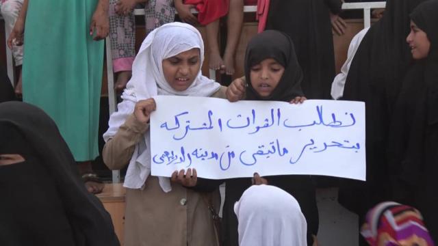 الحديدة: اهالي الدريهمي ينفذون وقفة منددة بانتهاكات الحوثيين ويطالبون بسرعة تحريرها من المليشيات
