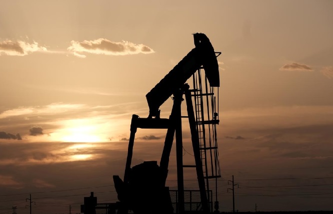 واشنطن ترسل مسؤولا إلى السعودية لنزع فتيل حرب أسعار النفط