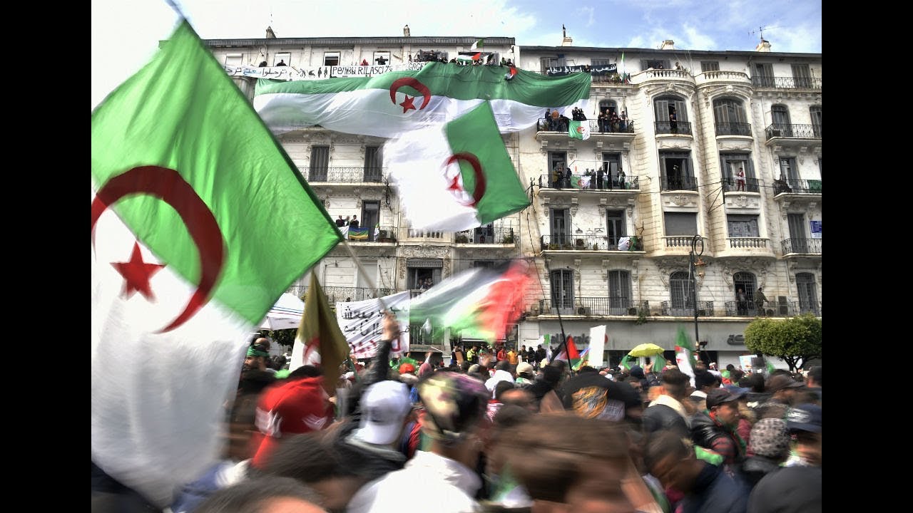 الجزائر: الحراك الشعبي يعلق المظاهرات عند الجمعة 57