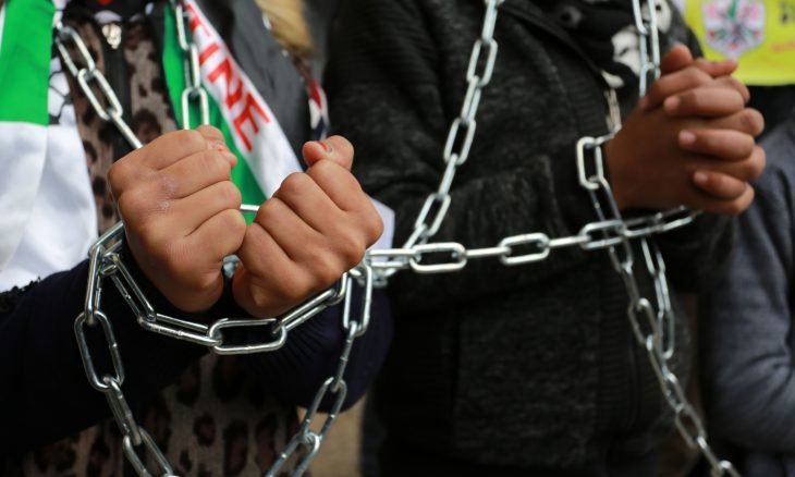 مسؤول: حماس طلبت قوائم بأسماء الأسرى الفلسطينيين في سجون الاحتلال