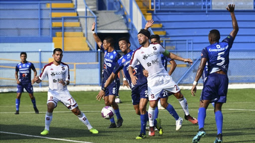 كوستاريكا أول دولة في أمريكا اللاتينية تستأنف دوري كرة القدم