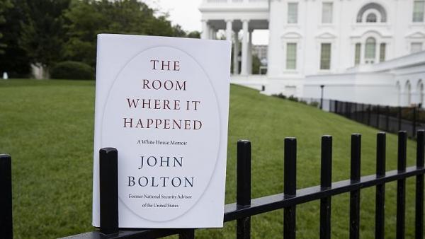 القضاء الأمريكي يسمح بنشر كتاب جون بولتون في ضربة لترامب.. والأخير يتوعد “سيدفع ثمنا باهظا”