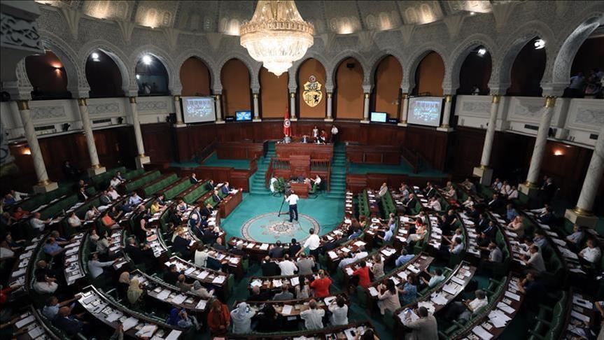برلمان تونس يدرس “تنحي الفخفاخ” عن رئاسة الحكومة “مؤقتا”