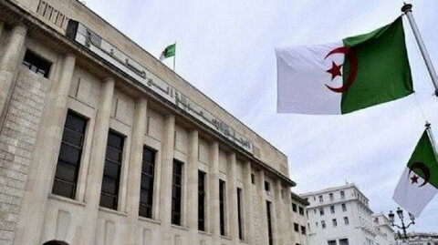 الجزائر.. البرلمان يسقط الحصانة عن رئيس حزب معارض ووزير سابق