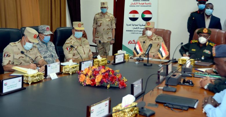 مصر والسودان تتفقان على التعاون لتأمين الحدود ومكافحة الإرهاب