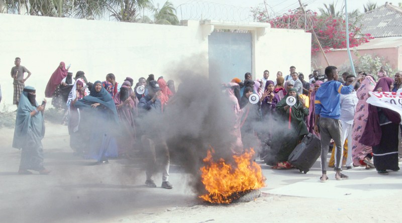 الصومال يقطع علاقاته مع كينيا وإطلاق نار خلال احتجاجات بمقديشو