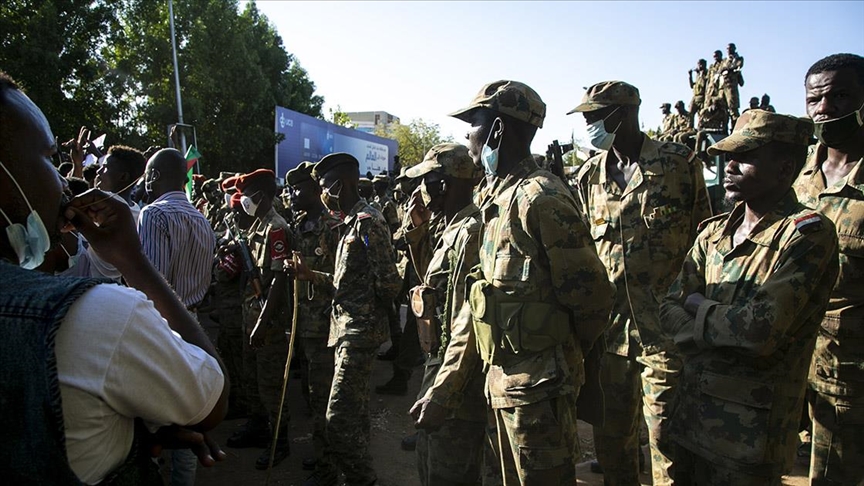 مظاهرات تطالب بإسقاط الحكومة في السودان.. والأمن يفرق آلاف المحتجين بمحيط القصر الرئاسي
