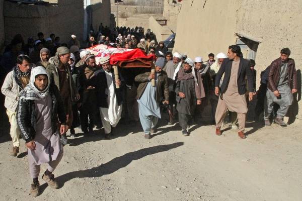 ثلاثة تفجيرات في كابول ومقتل عنصري شرطة أفغانيين