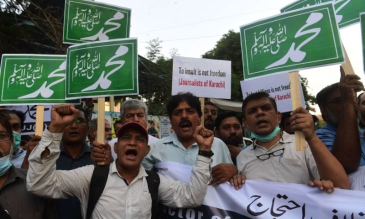محكمة باكستانية تقضي بإعدام 3 أشخاص لكتابتهم منشورات مسيئة للنبي محمد
