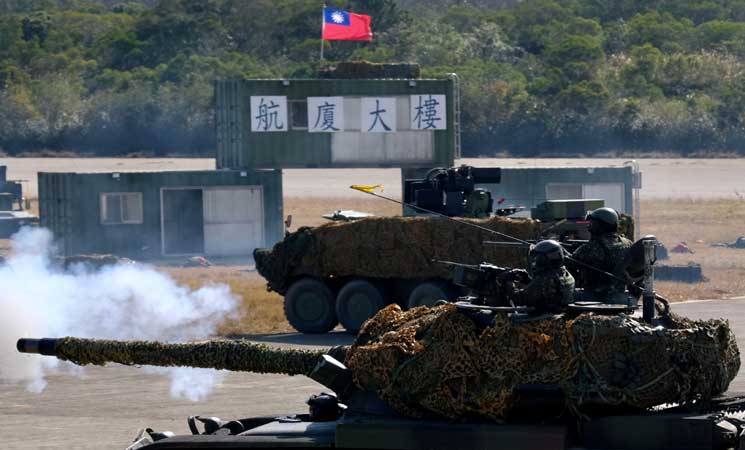 تايوان تجري مناورات عسكرية بمعدات ثقيلة