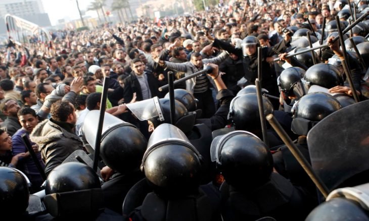 الغارديان: ثورة يناير 2011 حررت المصريين من ديكتاتورية وأعادتهم إلى خوف جديد