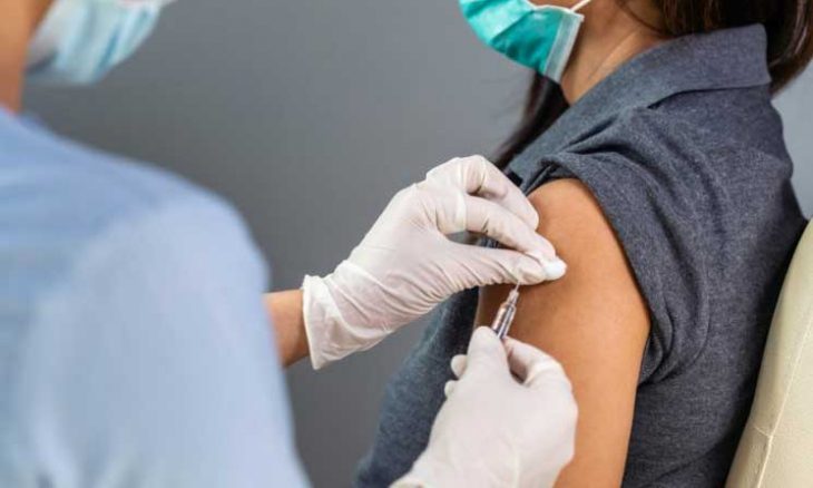 قطر تتوقع تطعيم جميع السكان ضد كورونا قبل نهاية 2021
