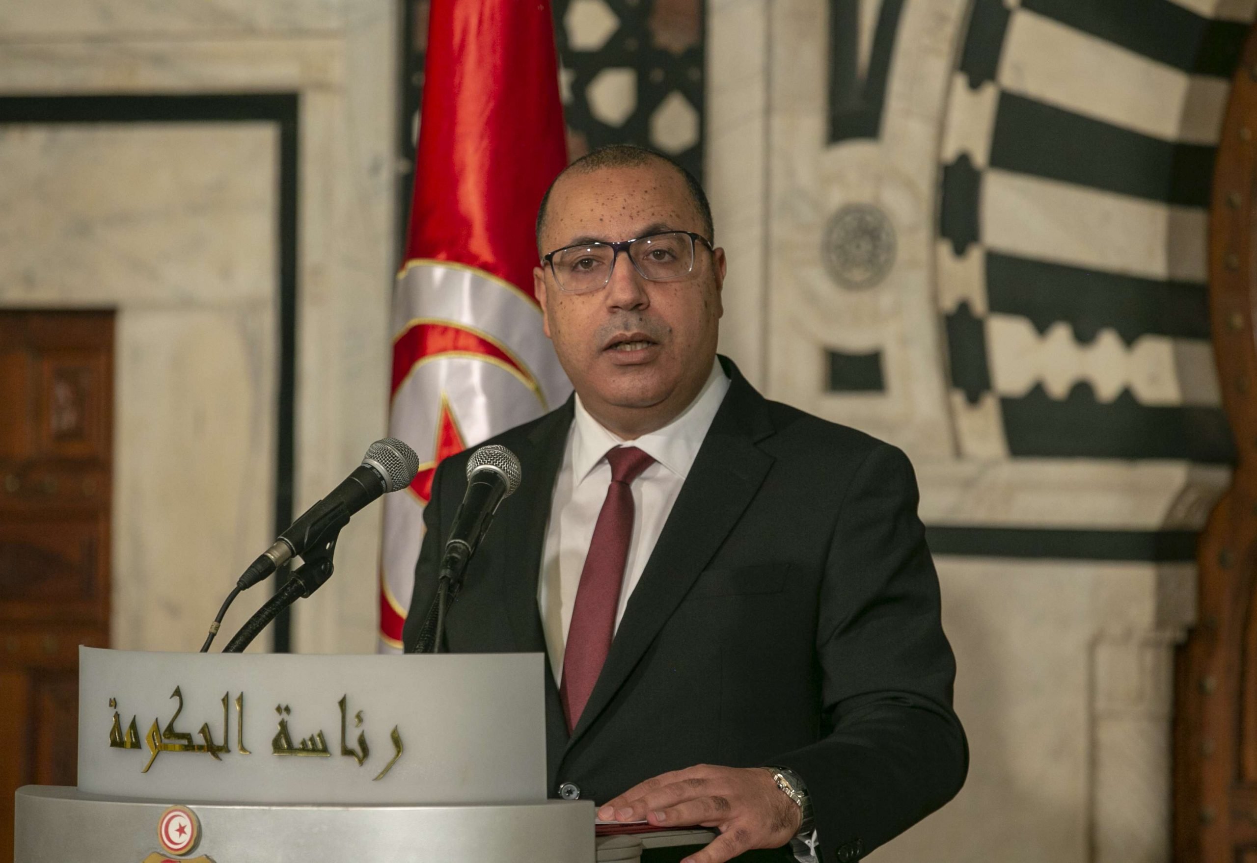 رئيس الحكومة التونسية: لسنا معنيين بالخلاف مع أي طرف سياسي