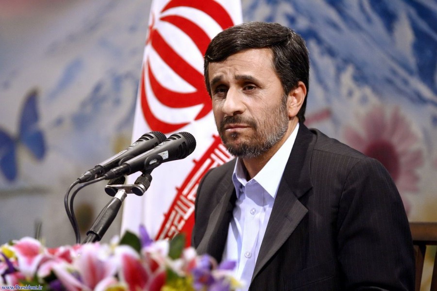أحمدي نجاد: بعثت برسالة إلى بايدن بعد فوزه وصليت من أجله