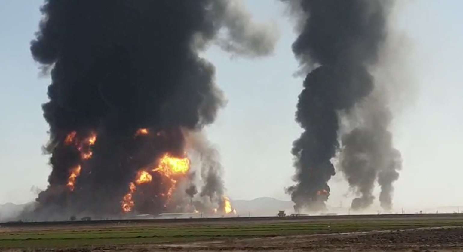 انفجار على الحدود بين إيران وأفغانستان.. والنيران تمتد لعشرات شاحنات الوقود